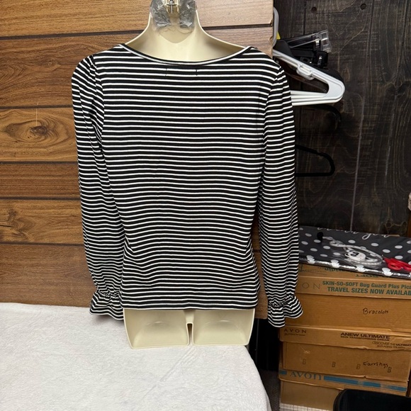 Zesica size small NWT Striped Black and White Women's Top - Picture 6 of 9